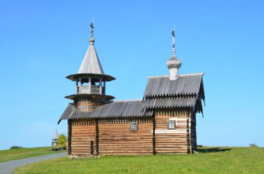 Kizhi, Karelia, Rusya. Yazın Onega Gölü kıyısında Başmelek Michael 'ın şapeli.