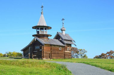 Kizhi, Karelia, Rusya. Yazın Onega Gölü kıyısında Başmelek Michael 'ın şapeli.