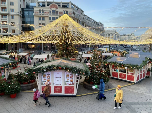 Moscú Rusia Diciembre 2019 Feria Navidad Plaza Del Teatro Noche —  Fotos de Stock