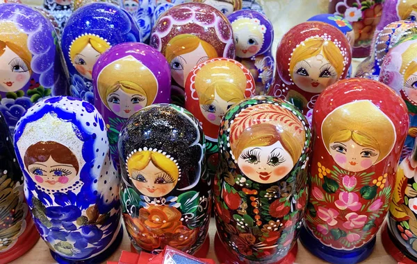 Moscú Rusia Diciembre 2019 Comercio Muñecas Matryoshka Con Patrón Floral — Foto de Stock