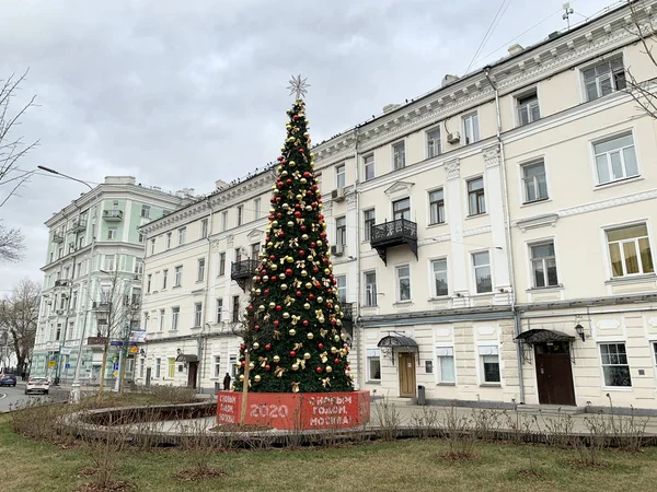 Moscú Rusia Diciembre 2019 Árbol Navidad Chistoprudny Boulevard Cerca Casa —  Fotos de Stock