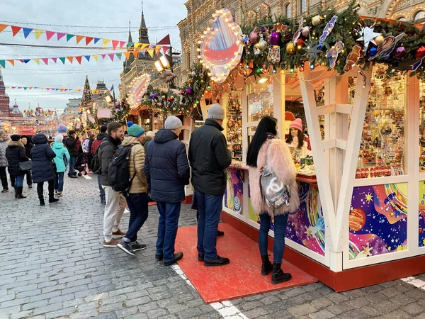 Moscow Russia December 2019 Moscow People Buy Souvenirs Nutcracker Pavilion — ストック写真