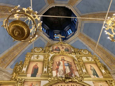 Ostashkov, Tver bölgesi, Rusya, Ocak, 06, 2020. Bakire dişi Zhitenev (Bogoroditsky Zhitenny) manastırı Seliger Gölü 'nün içinde. Ostashkov şehri, Tver Oblastı