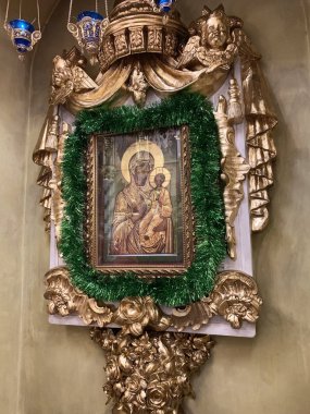 Ostashkov, Tver bölgesi, Rusya, Ocak, 06, 2020. Bakire dişi Zhitenev (Bogoroditsky Zhitenny) manastırı. Smolensk 'in en kutsal bakiresi Odigitria' nın mucizevi ikonunun kopyası.