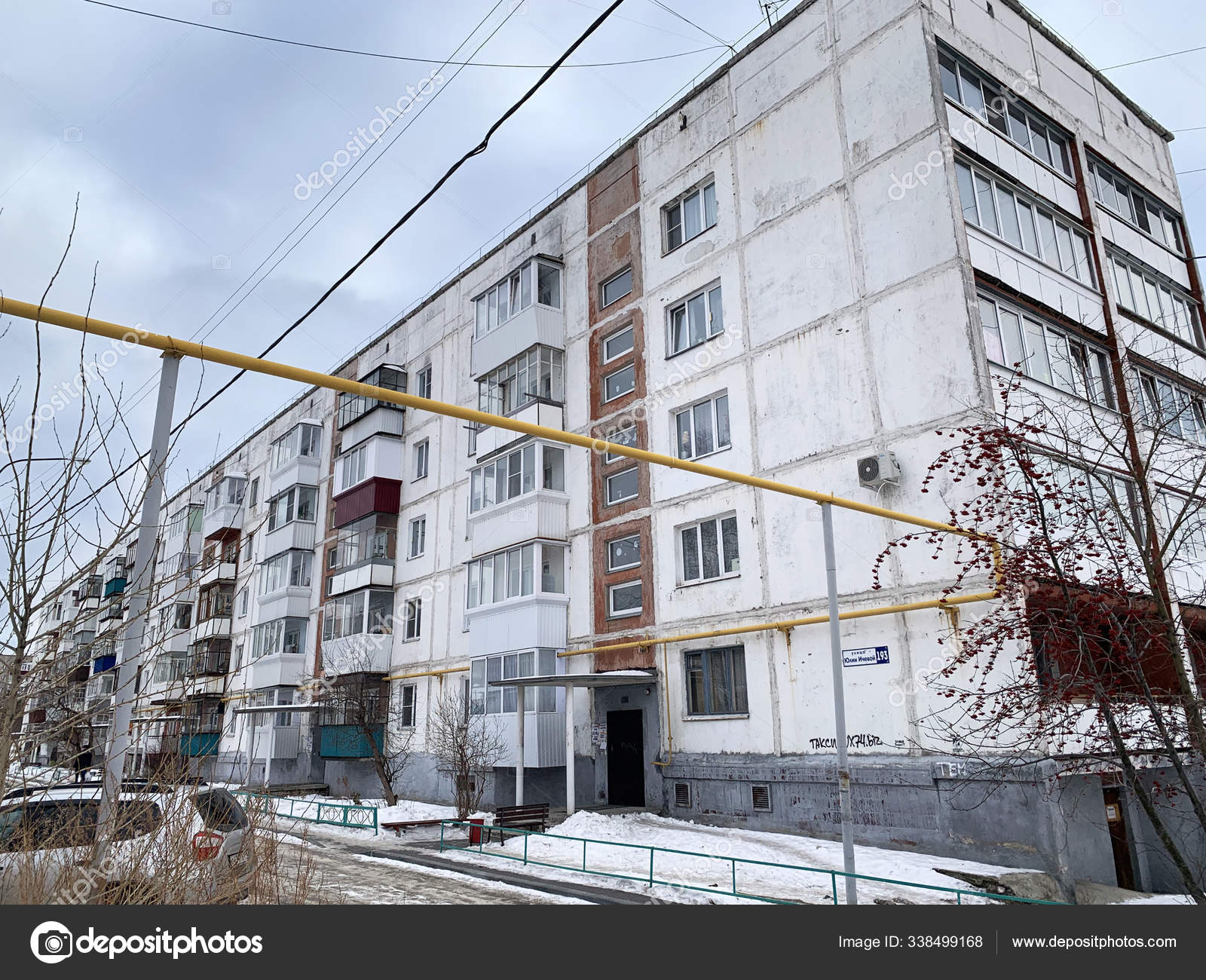 Кыштым Россия Января 2020 Архитектура Кыштыма Улица Юлии Ичевой Пятиэтажный  — Стоковое редакционное фото © irinabal18 #338499168