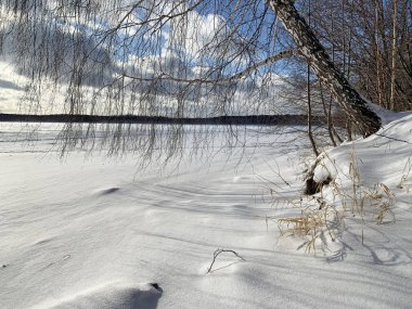 Rusya, Chelyabinsk bölgesi. Doğa Anıtı - Ocak ayında soğuk havada Uvildy Gölü