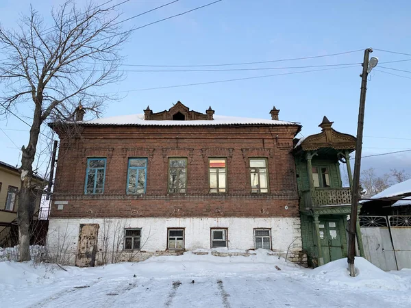 ロシア 2020年2月5日 冬にKyshtymのFrunze通りに革命前の建設の歴史的な建物 ロシア チェリャビンスク地方 — ストック写真