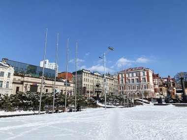 Svetlanskaya caddesinin kış manzarası Sovyetlerin gücü için Fighters meydanından. Rusya, Vladivostok