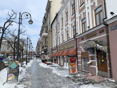 Vladivostok, Rusya, Mart, 12.2020. Svetlanskaya Caddesi, şehir merkezinde 13-15 ev. Rusya, Vladivostok