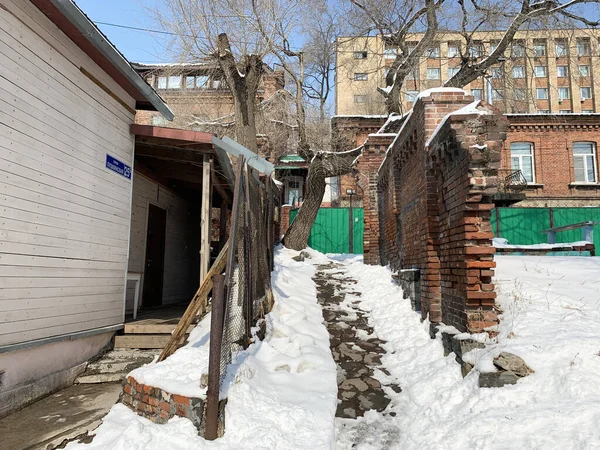 Vladivostok Rusko Únor 2020 Staré Nádvoří Ulici Pushkinskaya Centru Vladivostoku — Stock fotografie