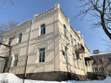 Vladivostok, Rusya, Şubat, 29,2020. Bölgesel öneme sahip anıt - eski Çin Konsolosluğu binası, 1894 yılında inşa edildi. Rusya, Vladivostok, Puşkinskaya Caddesi