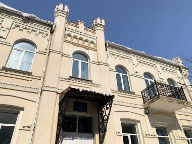 Vladivostok, Rusya, Şubat, 29,2020. Bölgesel öneme sahip anıt - eski Çin Konsolosluğu binası, 1894 yılında inşa edildi. Rusya, Vladivostok, Puşkinskaya Caddesi