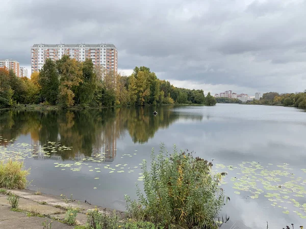Región Moscú Ciudad Balashikha Río Pekhorka Otoño Día Nublado —  Fotos de Stock