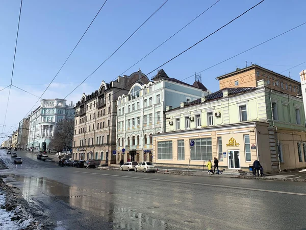 Vladivostok Rússia Fevereiro 2020 Pessoas Andando Longo Rua Svetlanskaya Início — Fotografia de Stock