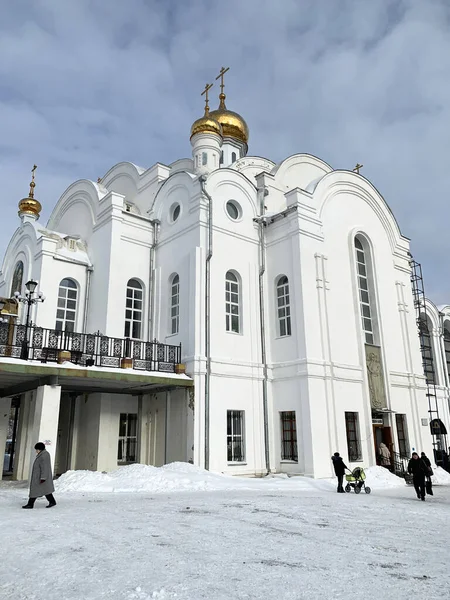 Zlatoust Chelyabinsk Region Russia January 2020 People Walking Church Seraphim — Stock Photo, Image