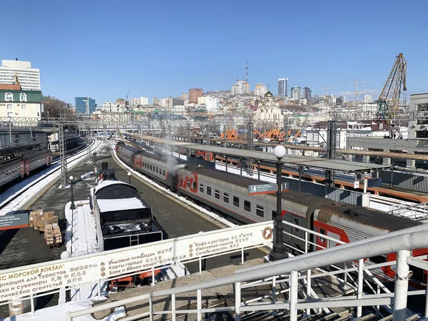 Vladivostok Rusia Marzo 2020 Plataformas Ferroviarias Una Vista Ciudad Vladivostok — Foto de Stock