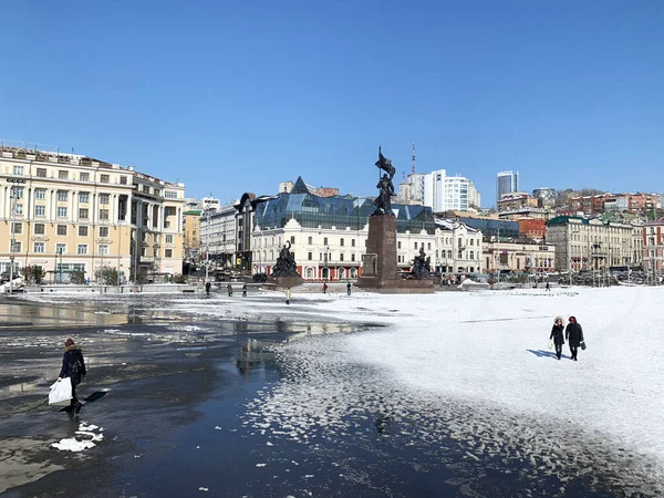 Vladivostok Russia Marzo 2020 Mancanza Turisti Sulla Piazza Dei Combattenti — Foto Stock