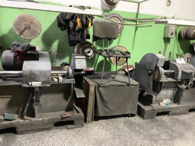 Zlatoust, Chelyabinsk bölgesi, Rusya, 19 Ocak 2020. AiR 'nin üretim ve sanat atölyelerinde öğütme makineleri. Zlatoust şehri, Chelyabinsk bölgesi.