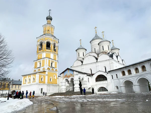 Vologda Russia February 2020 People Walking Ancient Spaso Prilutsky Monastery — Stock Photo, Image