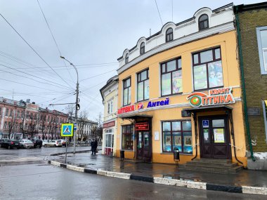 Vologda, Rusya, 24 Şubat. 2020 yılı. 5 Mira Caddesi, Vologda 'daki tarihi bina. Eski alışveriş merkezleri, 18. yüzyıl.