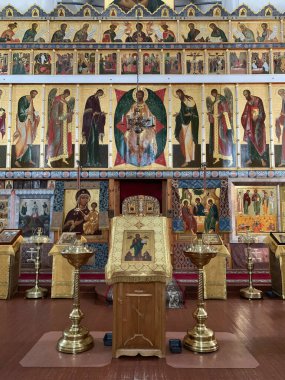 Vologda, Rusya, 24 Şubat. 2020 yılı. Vologda 'daki Spaso-Prilutsky Manastırı' nın üst tapınağının Iconostasis 'i.
