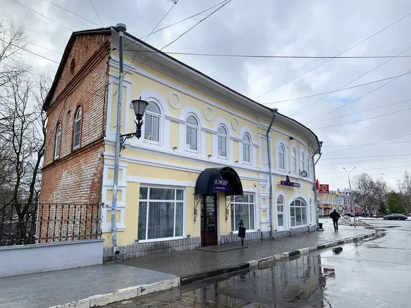 ロシアのヴォロダ2月24日 2020年 冬のミラ通りの家9 元ショッピングモール 18世紀 今すぐレストラン Figs Inzhir — ストック写真