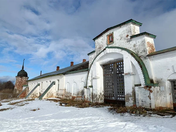 Las Puertas Sagradas Del Monasterio Voskresensky Goritsky Región Vologda Invierno —  Fotos de Stock