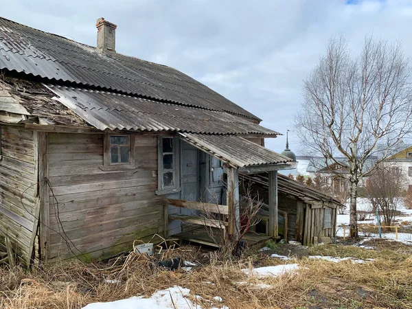 冬にヴォローダ地方の復活ゴリツキー修道院の領土に古い建物を崩壊させます ロシア — ストック写真