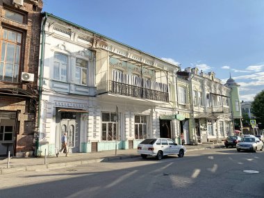 Vladikavkaz, Rusya, 28 Haziran 2019. Sokak, Dzhanaeva, ev 18-20. Ticaret şirketi 