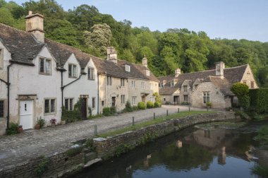 Castle Combe, Cotswolds, Uk - 26 Mayıs 2018: Resimli Castle Combe Village, Cotswolds, Wiltshire, İngiltere - Uk