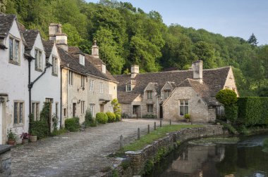 Castle Combe, Cotswolds, Uk - 26 Mayıs 2018: Resimli Castle Combe Village, Cotswolds, Wiltshire, İngiltere - Uk