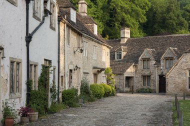 Castle Combe, Cotswolds, Uk - 26 Mayıs 2018: Resimli Castle Combe Village, Cotswolds, Wiltshire, İngiltere - Uk