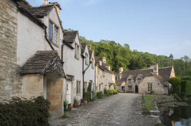 Castle Combe, Cotswolds, Uk - 26 Mayıs 2018: Resimli Castle Combe Village, Cotswolds, Wiltshire, İngiltere - Uk