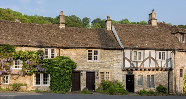 Castle Combe Cotswolds Maggio 2018 Tipici Pittoreschi Cottage Inglesi Nel — Foto Stock