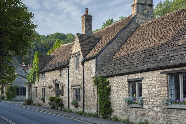 Castle Combe Cotswolds Maggio 2018 Tipici Pittoreschi Cottage Inglesi Nel — Foto Stock