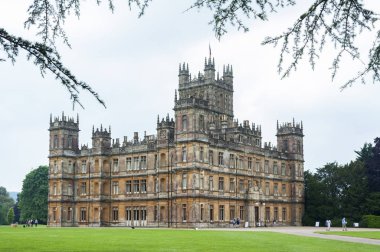 Newbury, Hampshire, İngiltere - 27 Mayıs 2018: Highclere Şatosu, Jacobethan tarzı bir kır evi, Carnarvon Kontesi ve Kontesi 'nin evi. Downton Abbey 'nin Ayarları - Uk