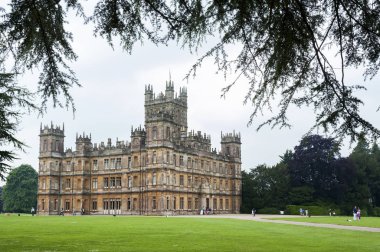 Newbury, Hampshire, İngiltere - 27 Mayıs 2018: Highclere Şatosu, Jacobethan tarzı bir kır evi, Carnarvon Kontesi ve Kontesi 'nin evi. Downton Abbey 'nin Ayarları - Uk