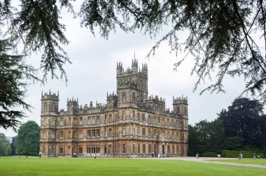 Newbury, Hampshire, İngiltere - 27 Mayıs 2018: Highclere Şatosu, Jacobethan tarzı bir kır evi, Carnarvon Kontesi ve Kontesi 'nin evi. Downton Abbey 'nin Ayarları - Uk
