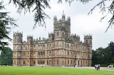 Newbury, Hampshire, İngiltere - 27 Mayıs 2018: Highclere Şatosu, Jacobethan tarzı bir kır evi, Carnarvon Kontesi ve Kontesi 'nin evi. Downton Abbey 'nin Ayarları - Uk