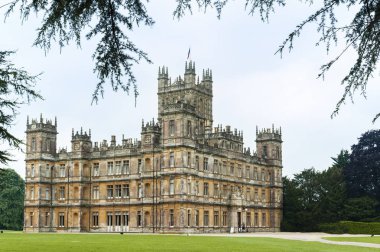 Newbury, Hampshire, İngiltere - 27 Mayıs 2018: Highclere Şatosu, Jacobethan tarzı bir kır evi, Carnarvon Kontesi ve Kontesi 'nin evi. Downton Abbey 'nin Ayarları - Uk