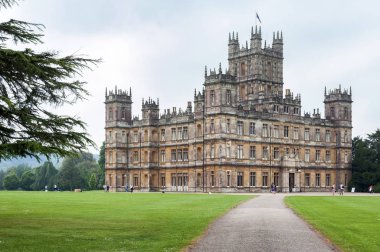 Newbury, Hampshire, İngiltere - 27 Mayıs 2018: Highclere Şatosu, Jacobethan tarzı bir kır evi, Carnarvon Kontesi ve Kontesi 'nin evi. Downton Abbey 'nin Ayarları - Uk