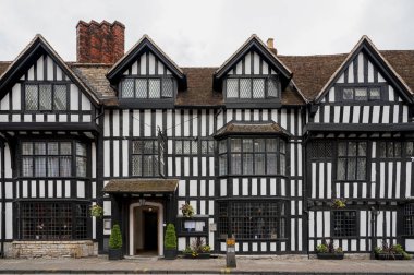 STRATFORD-UPON-AVON, WARWICKSHIRE, UK - MAY 27, 2018:  The Tudor-style 17th Century Mercure Shakespeare Hotel in Chapel Street, Stratford-upon-Avon - UK clipart