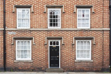 Stratford-Upon-Avon, Warwickshire, Uk - 27 Mayıs 2018: Ortaçağ pazar kasabası Stratford-upon-Avon 'da Tudor tarzı güzel evler, William Shakespeare' in 16. yüzyıl doğduğu yer.