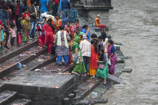 Pashupatinath Nepal Agosto 2018 Indianos Não Identificados Funeral Hindu Templo — Fotografia de Stock