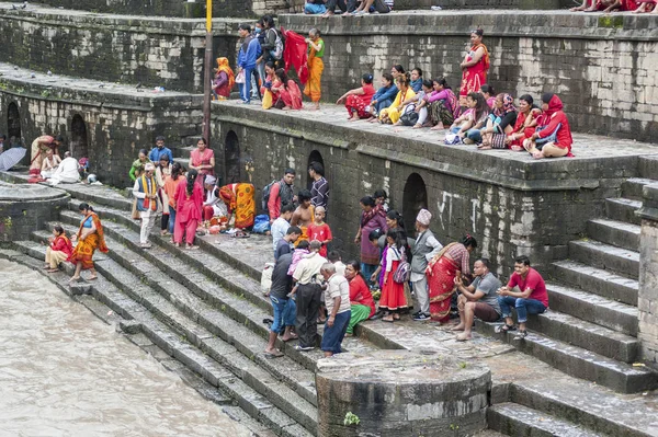 Pashupatinath Nepal Agosto 2018 Indianos Não Identificados Funeral Hindu Templo — Fotografia de Stock