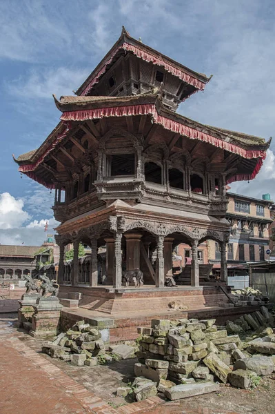 ネパールのバクタプルのドゥルバル広場にあるネパールのニュアリ建築 豊かな文化 木のアートワークでユネスコの世界遺産に登録されているネパール — ストック写真