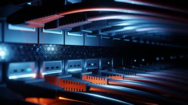 Fişe takılı ethernet kablolarıyla modern internet ağ anahtarının yakın görüntüsü. İnternet sunucusunda yanıp sönen mavi ışıklar. 4k 3d sonsuz döngü.