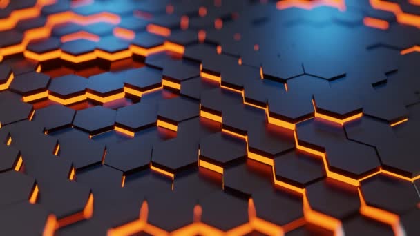 オレンジ色の光を持つ未来的な黒の表面ハニカム六角形のパターンの概要 Lush Lavaの未来的な背景を移動します 3Dループアニメーション — ストック動画