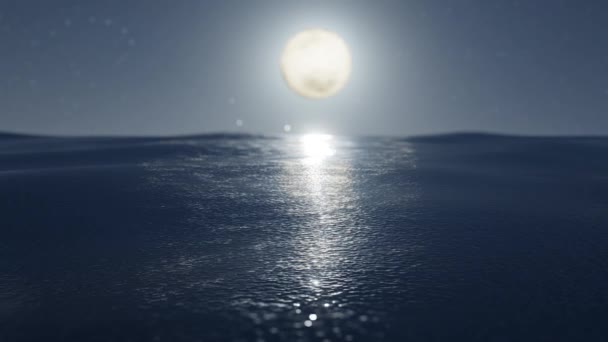 Vagues océaniques dans la soirée. Trop de reflets brillants de la lune dans l'eau avec bokeh. Animation en boucle 4K .