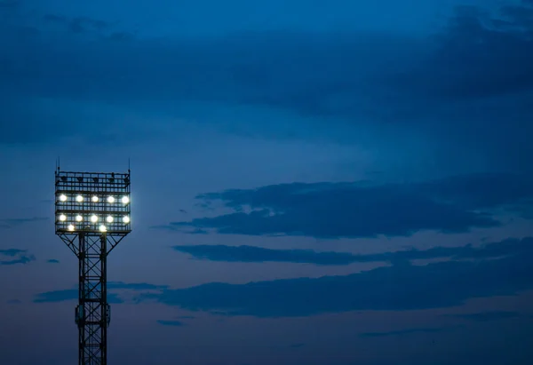Прожекторная Башня Темном Фоне Неба — стоковое фото